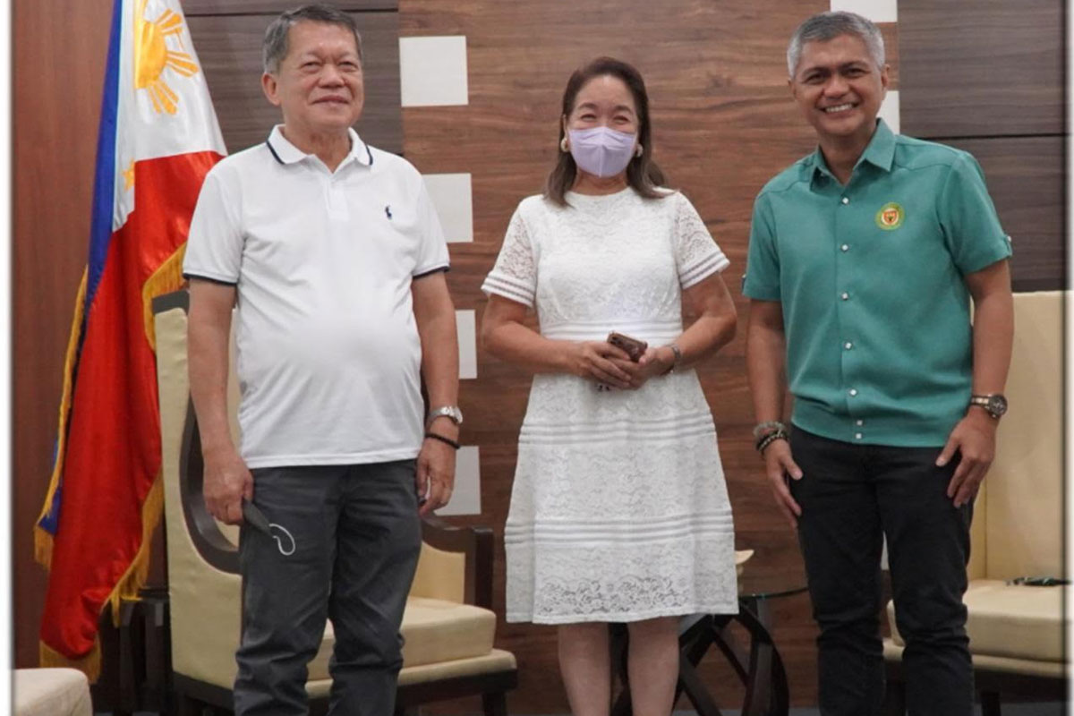 Roxas, Calapan mayors pay courtesy call on Dolor - Journalnews