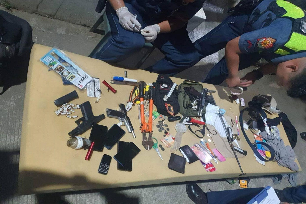 Cabugao police conduct an inventory of the stolen gadgets.