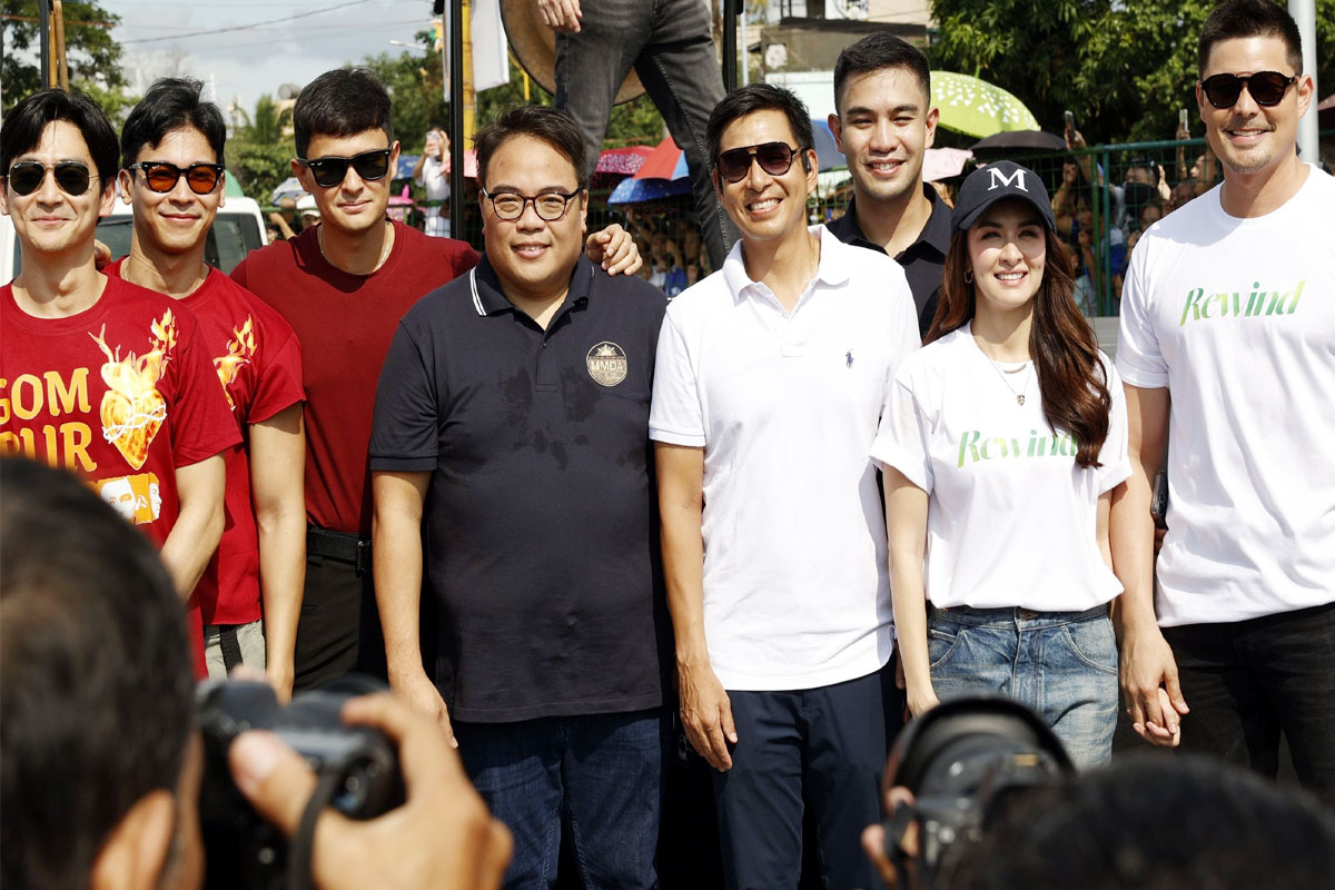 Thousands flock to 49th MMFF Parade of Stars - Journalnews